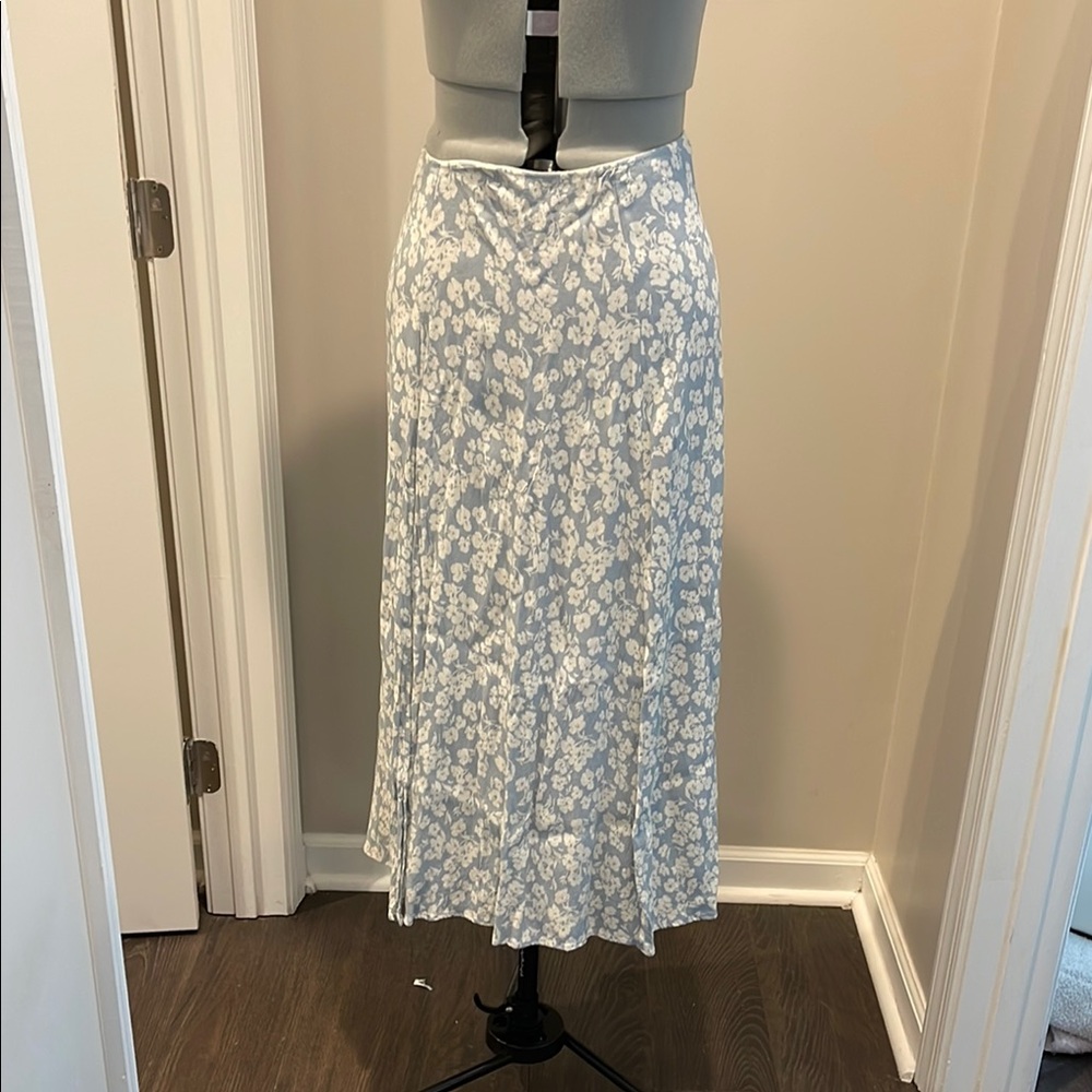 Reformation Zoe Blue and White floral size 8 skirt